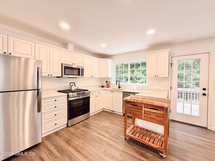Property Photo:  95 Intervale Road 34  CT 06905 