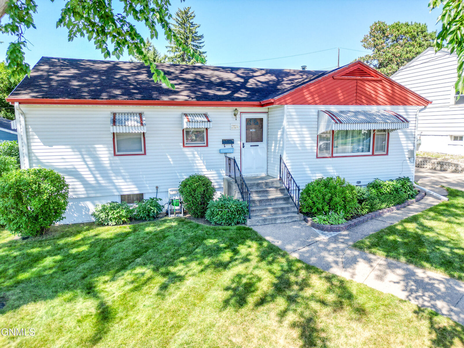 Property Photo:  2124 D Avenue E  ND 58501 