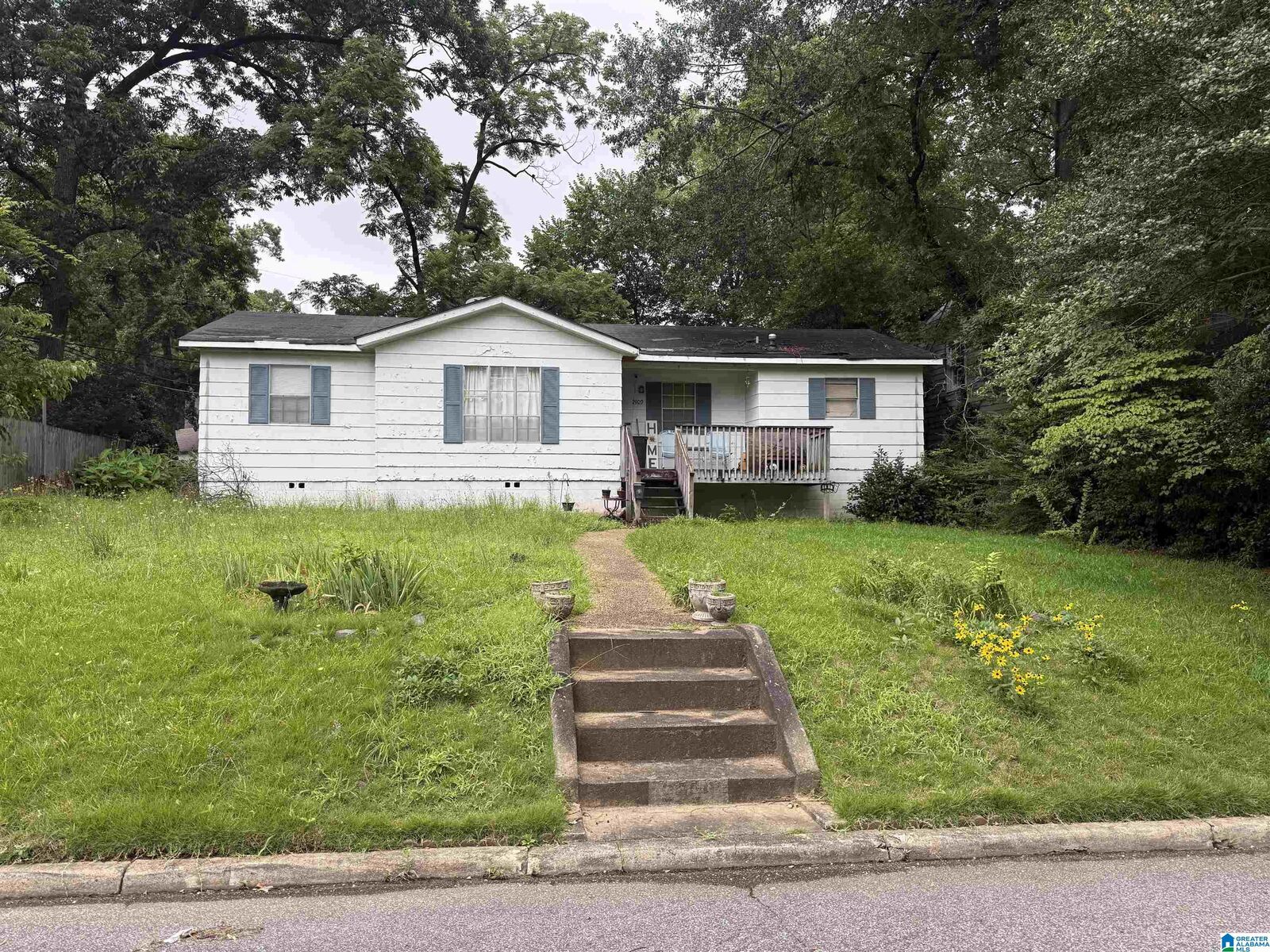 Property Photo:  2909 Parkridge Drive  AL 35209 