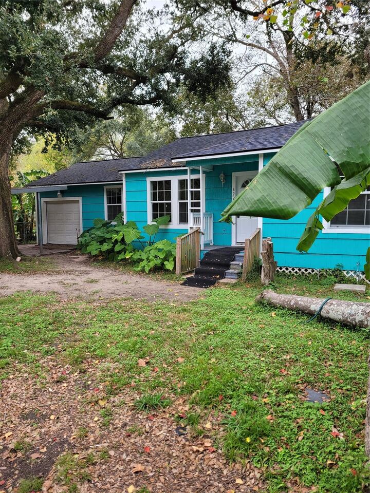 Property Photo: 822 Retama Street TX 77568