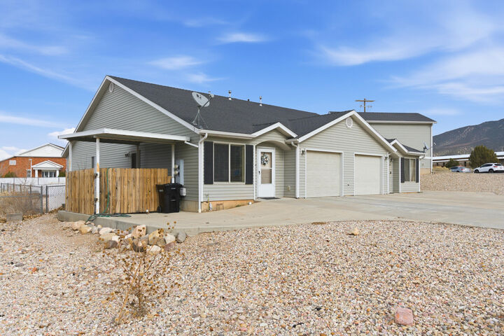 Property Photo:  591-593 E Nichols Canyon Road + Rv Garage  UT 84721 