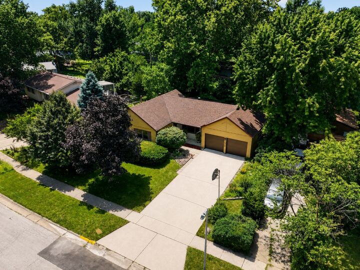 Property Photo: 1019 Arkansas Avenue IA 50014