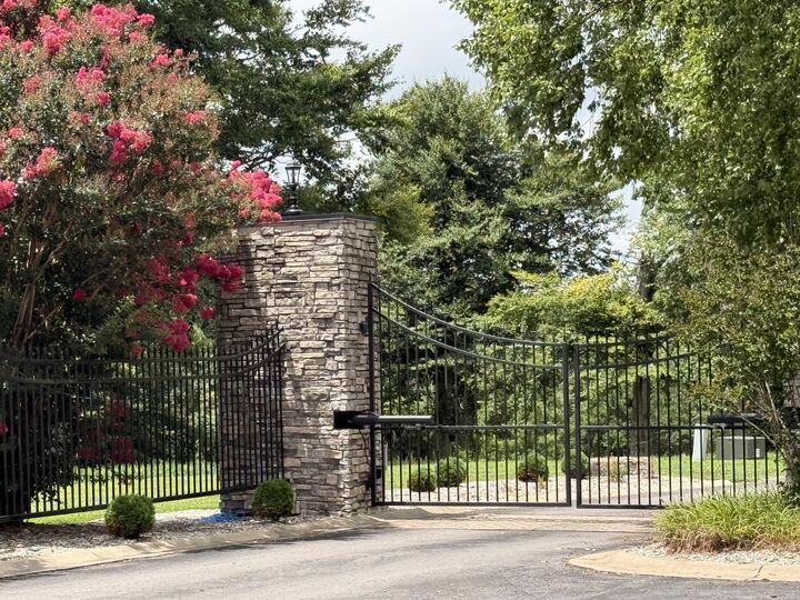Property Photo:  219 Stillwater Boulevard  KY 42642 