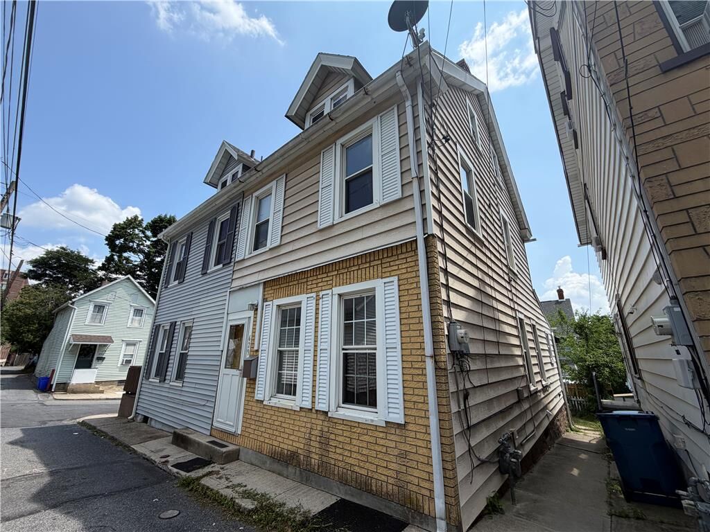 Property Photo:  629 Martins Lane  PA 18018 