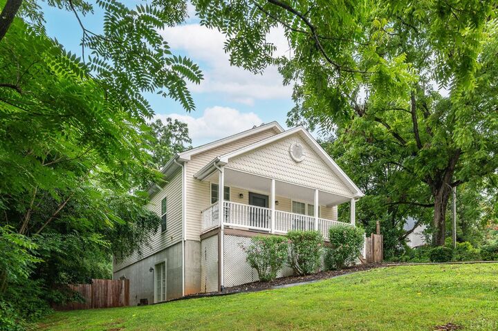 Property Photo: 1533 Liggates Road VA 24502