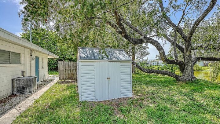 Property Photo: 5938 Murdock Avenue FL 34231