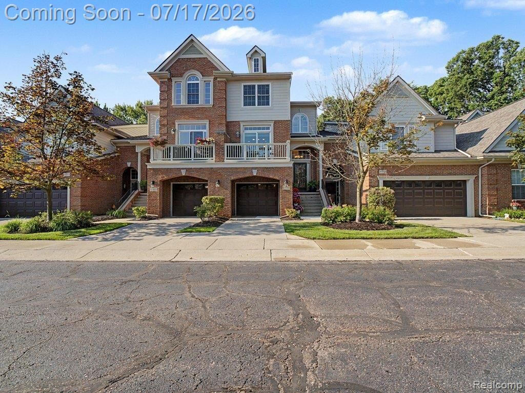 Property Photo:  37561 Newburgh Park Circle  MI 48152 1373 