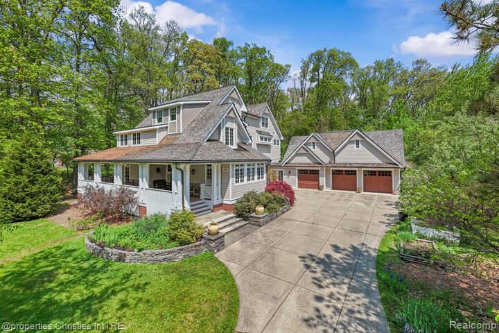 Property Photo: 1041 Greentree Road MI 48304 2535