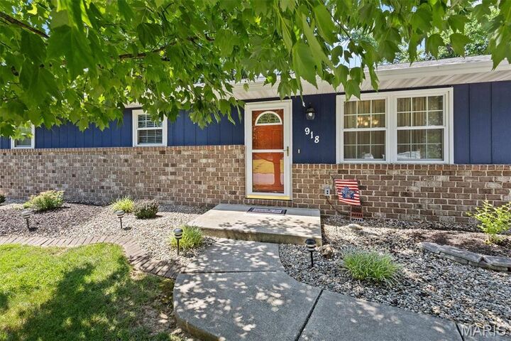 Property Photo:  918 Wheatridge Drive  IL 62294 