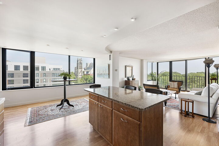 Property Photo:  929 N Astor St  WI 53202 