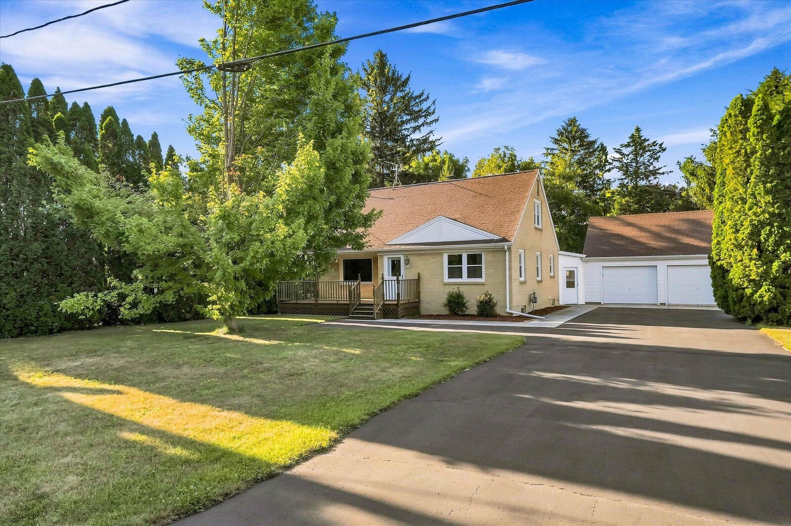 Property Photo: 1416 W Washington Ave WI 53015