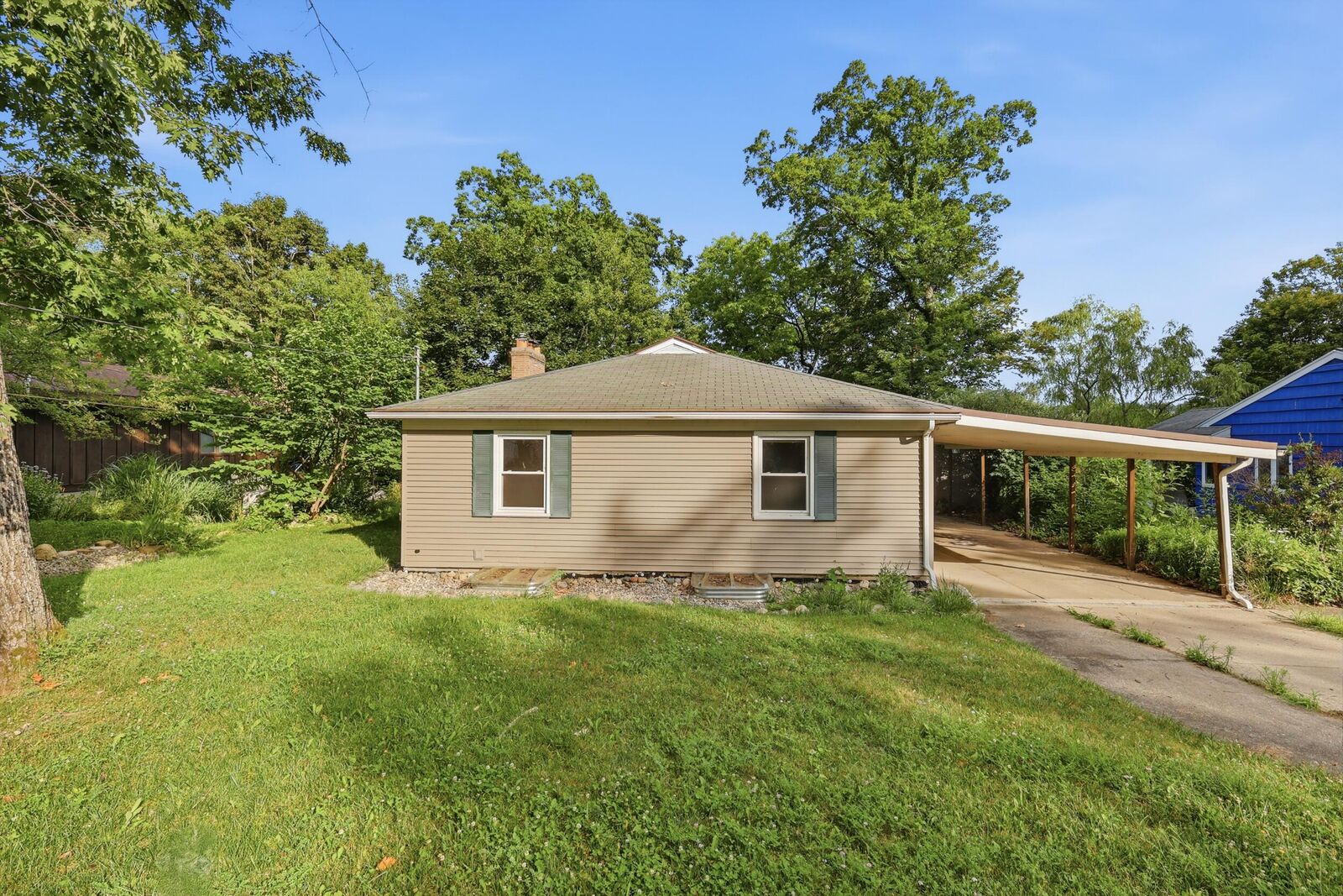 Property Photo: 2757 Cascade Springs Drive SE MI 49546
