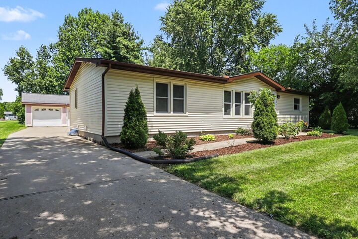 Property Photo:  1005 S Ohio Court  MI 49091 