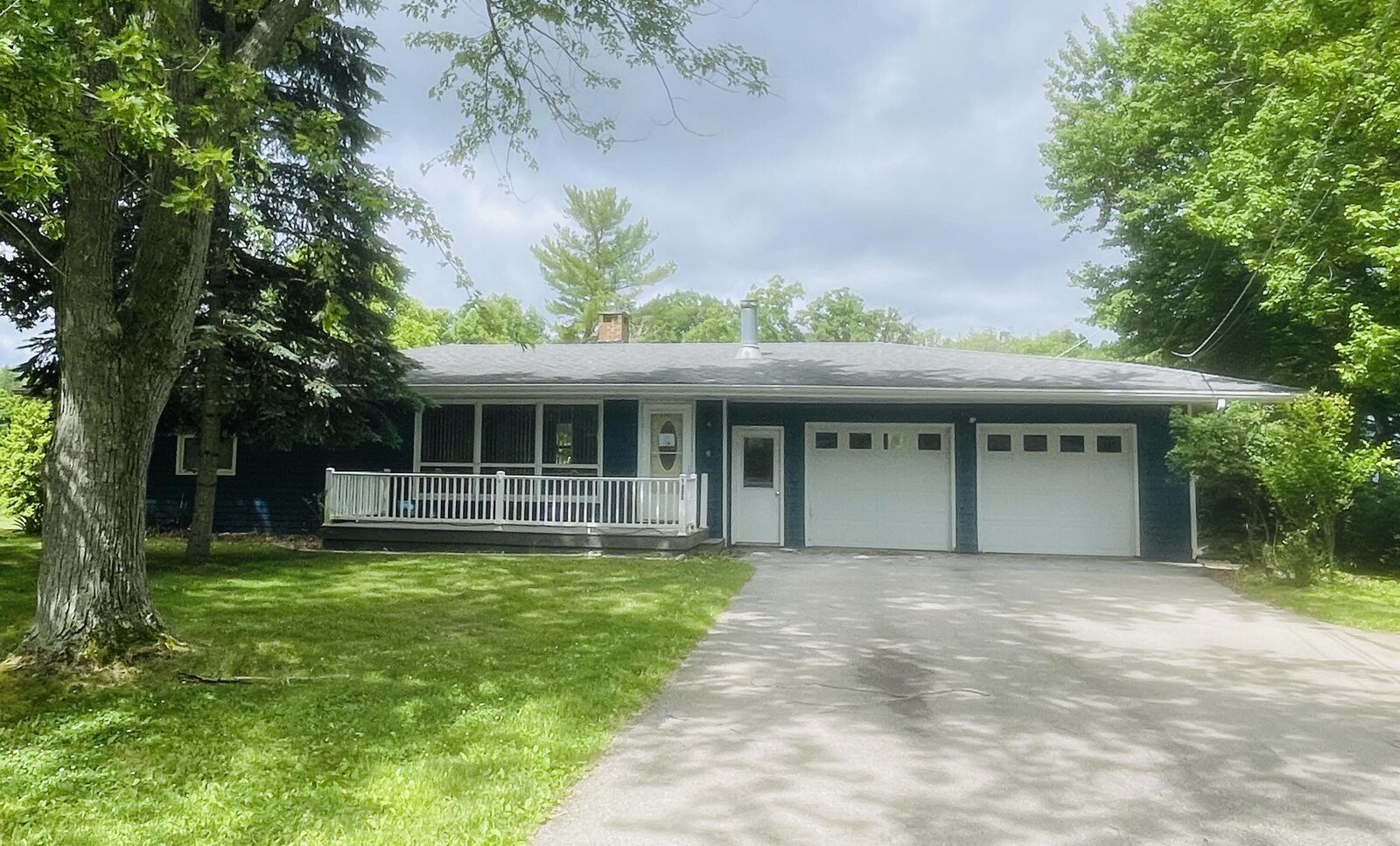 Property Photo:  1806 Barr Street  MI 49242 