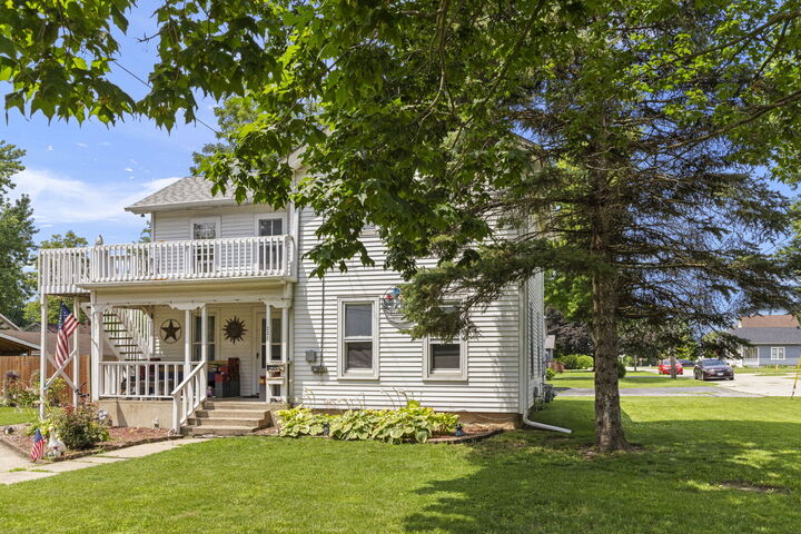 Property Photo:  221 Castle Street  IL 60548 
