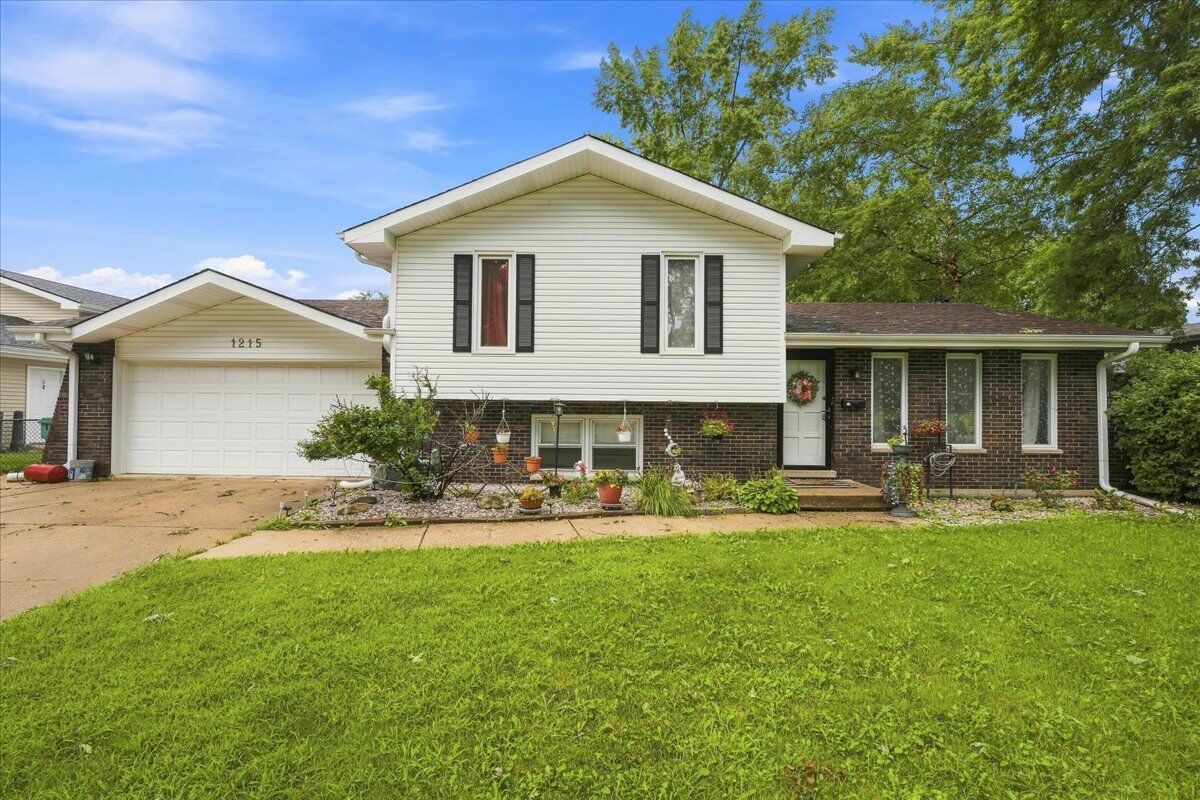 Property Photo: 1215 Devonshire Drive IL 60435