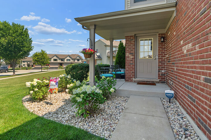 Property Photo: 8233 W Chestnut Court IL 60423