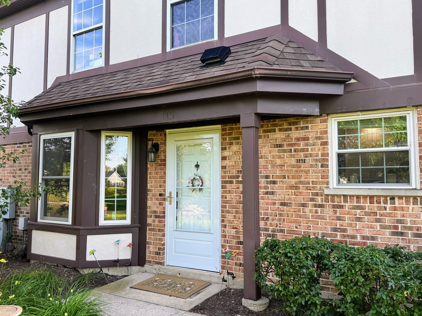 Property Photo:  115 E Fabish Drive 115  IL 60089 