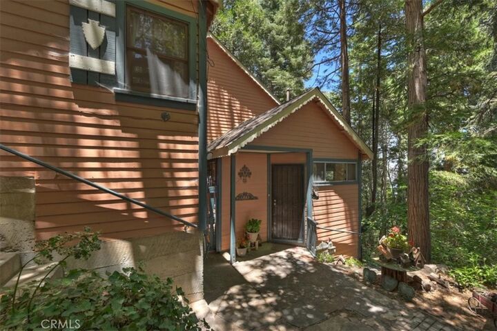 Property Photo: 563 E Victoria Court CA 92352