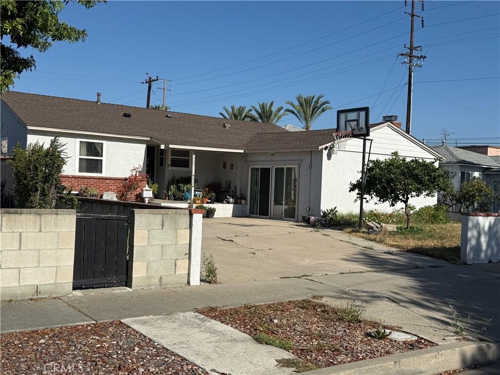Property Photo: 1307 S Jefferson CA 92832
