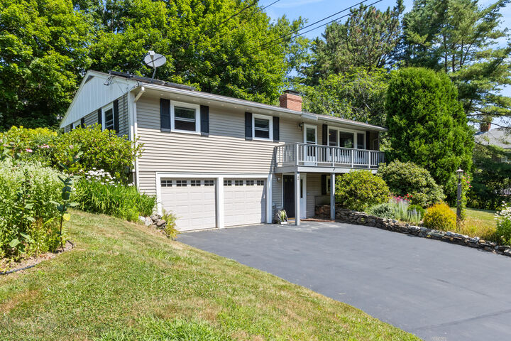 Property Photo:  2 Wabun Road  ME 04107 
