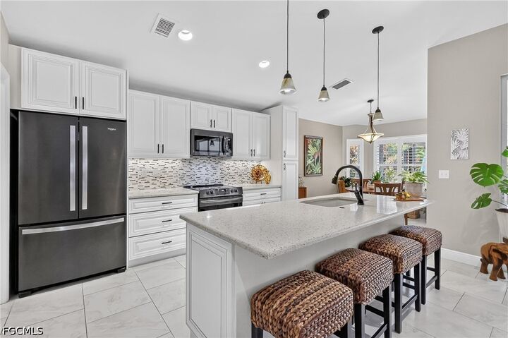 Property Photo: 14066 Castle Hill Way FL 33919