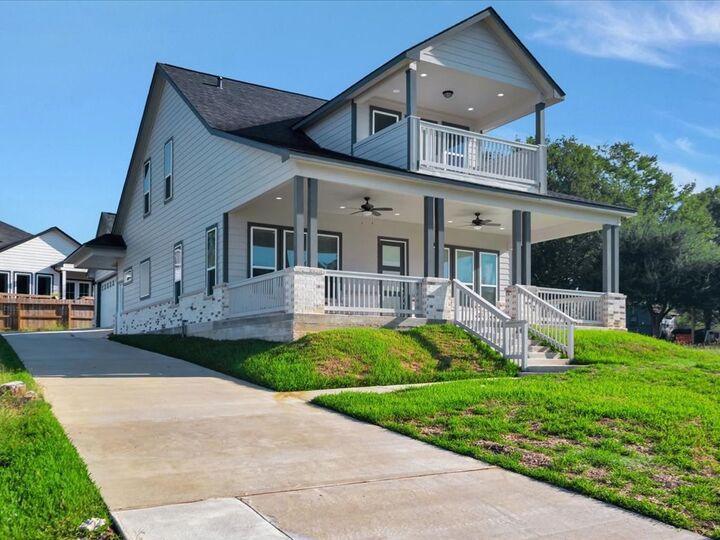 Property Photo:  345 Edgewater Drive  TX 77351 
