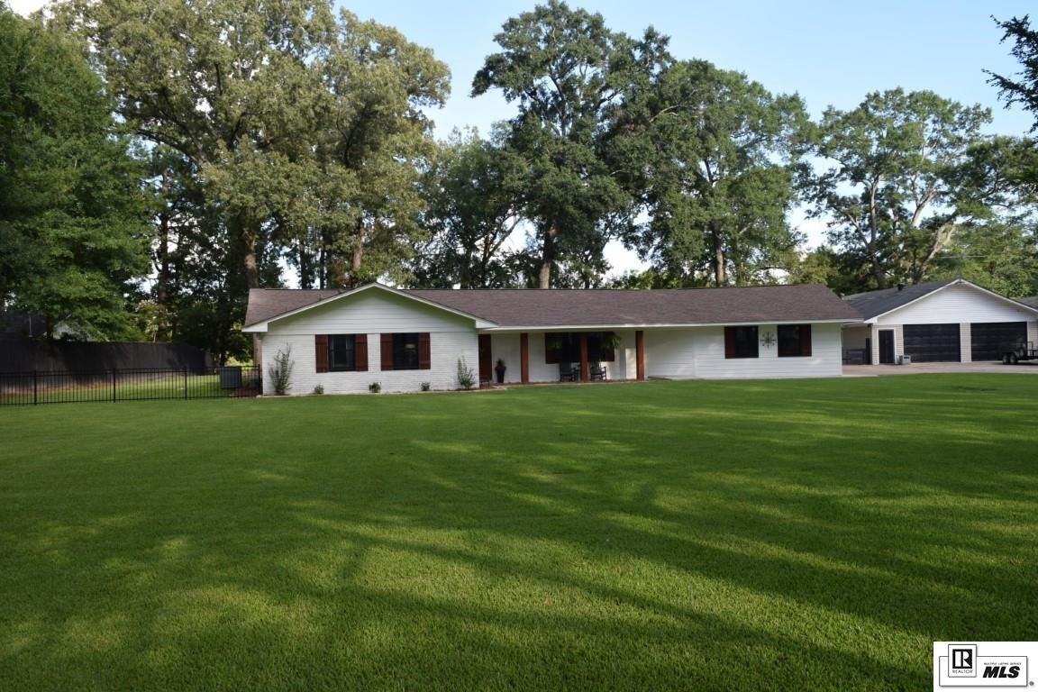 Property Photo: 6700 Eastlake Road LA 71280