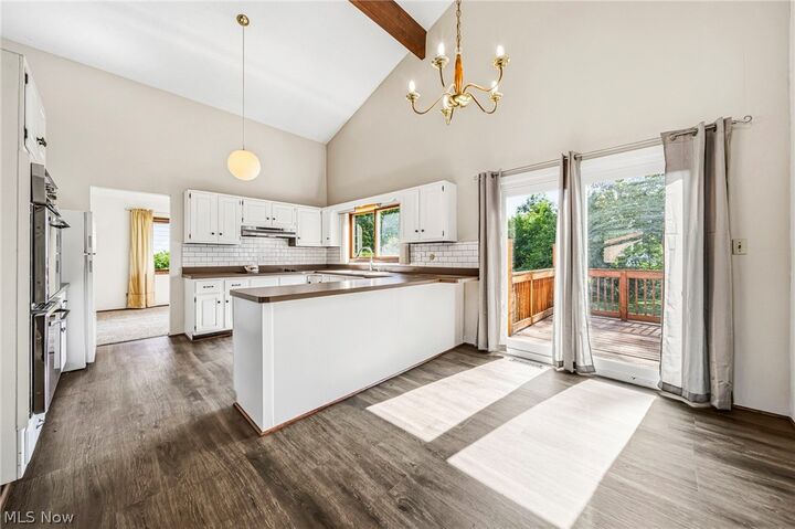 Property Photo: 1077 Brainard Road OH 44143