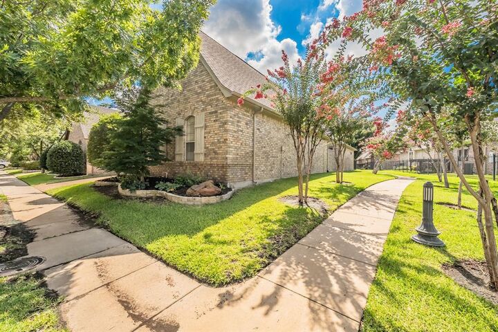 Property Photo: 210 La Fontaine Lane TX 76248