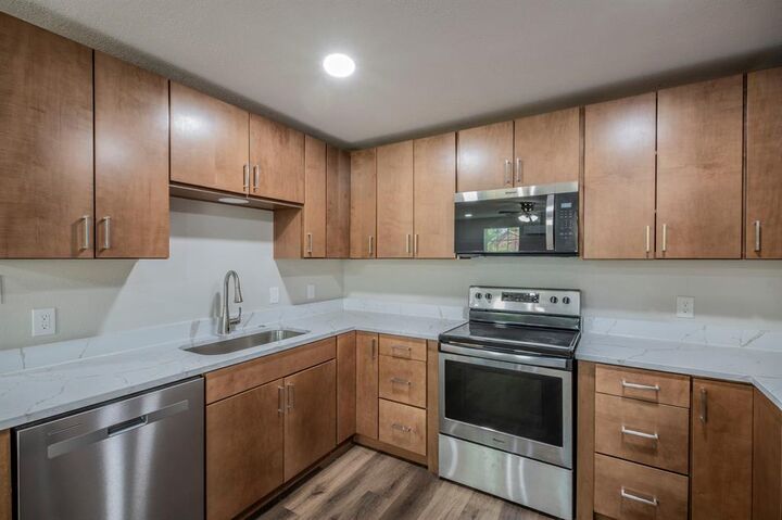 Property Photo: 4901 Curzon Avenue 105 TX 76107