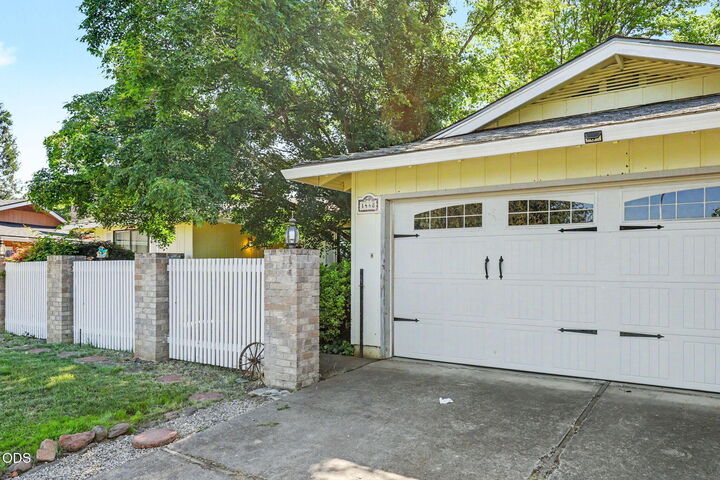 Property Photo: 1448 N Keene Way Drive OR 97504