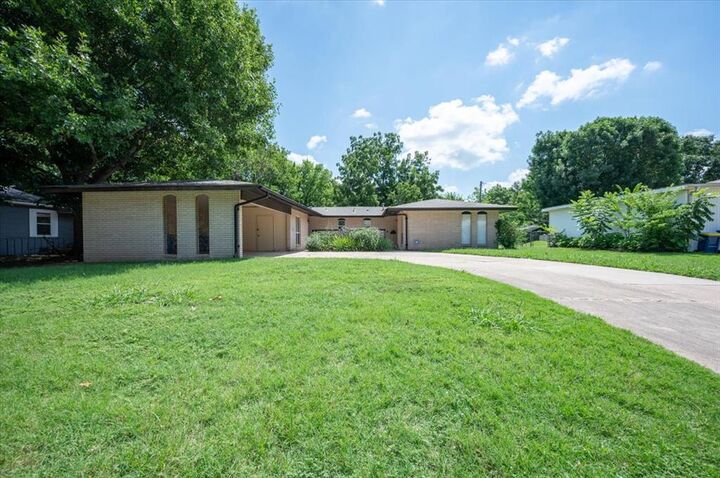 Property Photo: 607 S Willis Street 607 &Amp 609 OK 74074