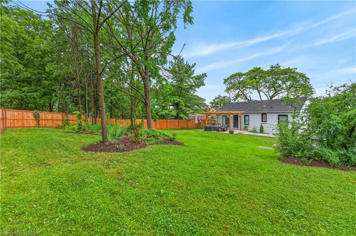 Property Photo:  
