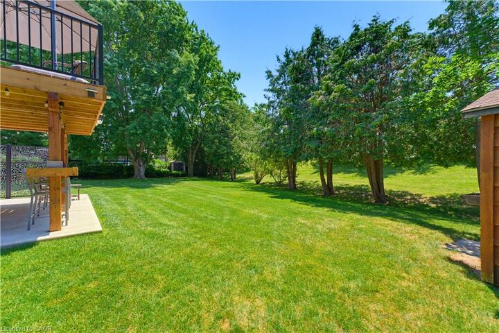 Property Photo:  