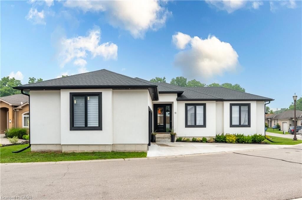 Property Photo: 5 John Pound Road 11 ON N4G 5X3