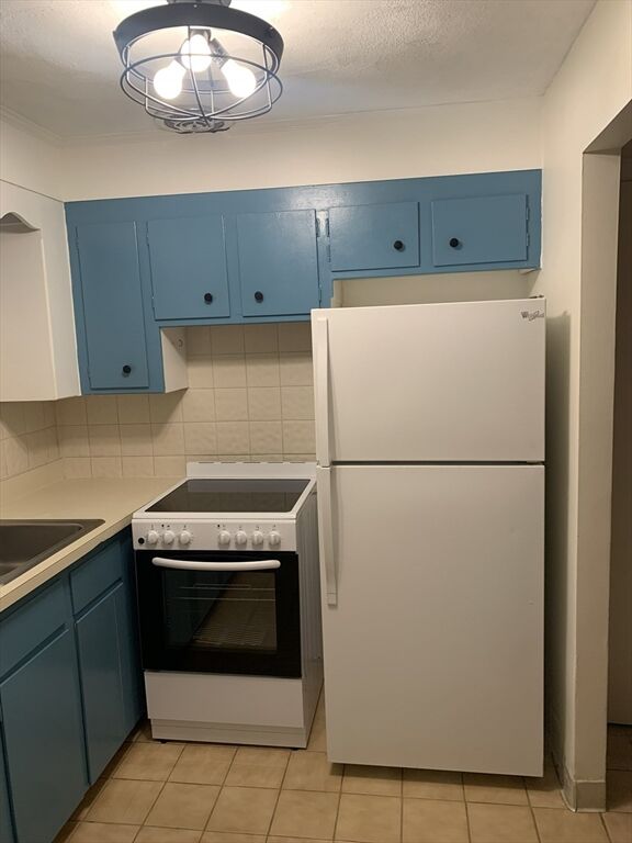 Property Photo:  152 Sewall Ave 1  MA 02152 