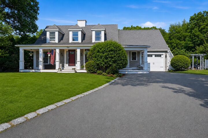 Property Photo: 760 Liberty St MA 02184