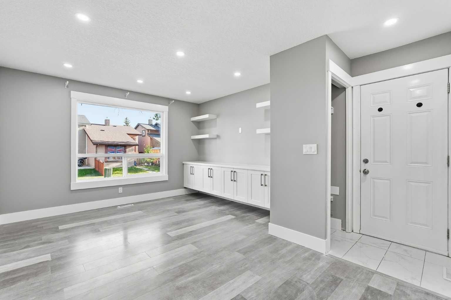 Property Photo: 99 Pinecliff Close AB T1Y 4N4