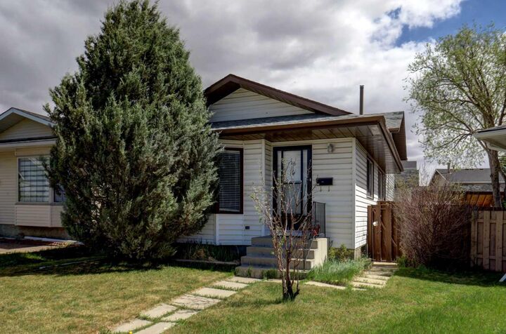 16 Martingrove Mews NE — photo 1