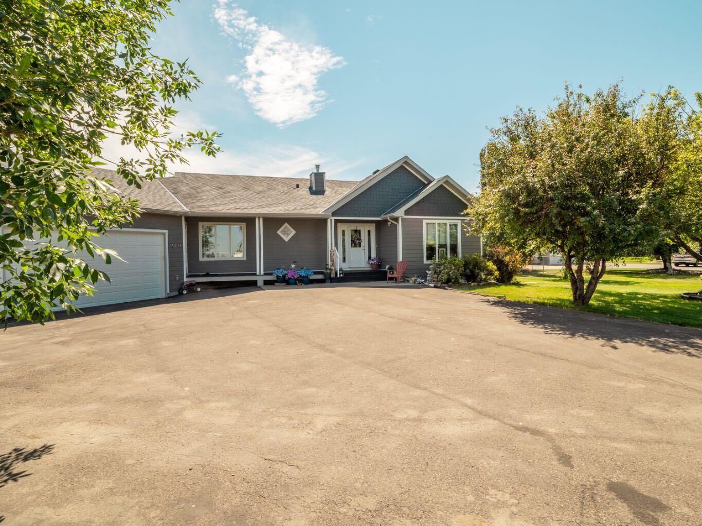 Property Photo:  219 Falcon Ridge Way W  AB T1J 5R8 