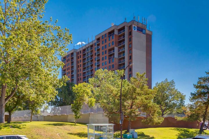 Property Photo: 4944 Dalton Drive NW 410 AB T3A 2E6