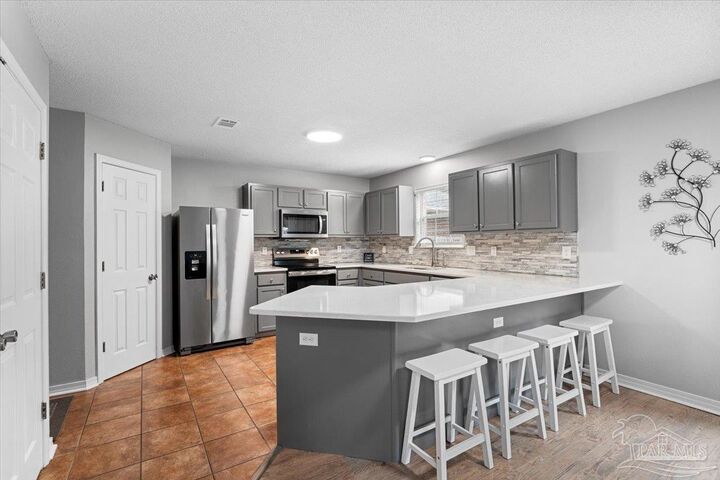 Property Photo: 765 Ladner Dr FL 32505