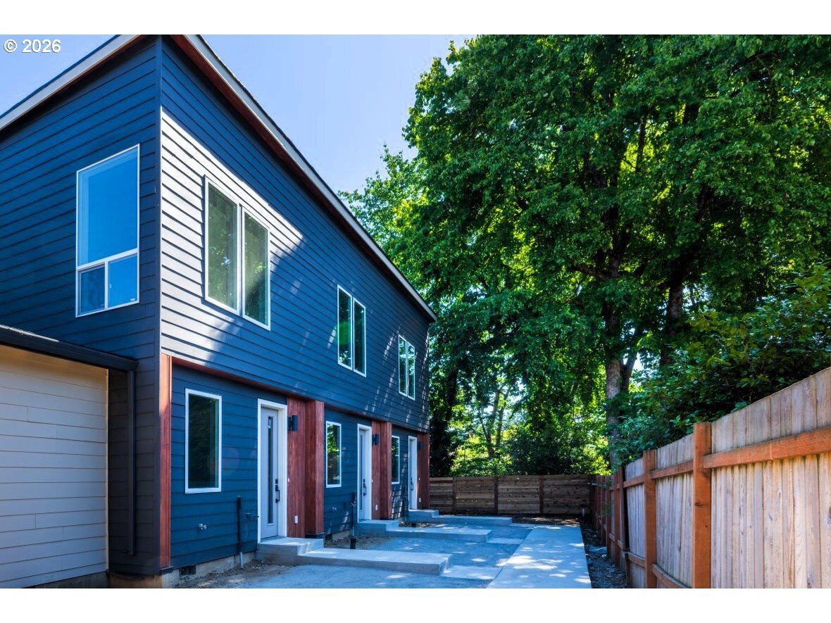 Property Photo:  5122 SE 66th Ave  OR 97206 