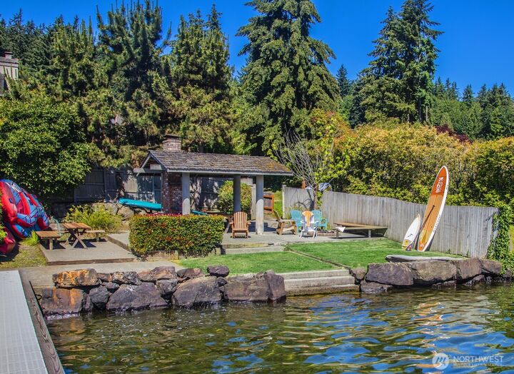 Property Photo: 9426 SE 52nd Street WA 98040