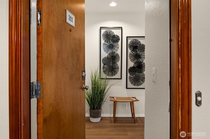 Property Photo:  435  Summit Avenue E 203  WA 98102 
