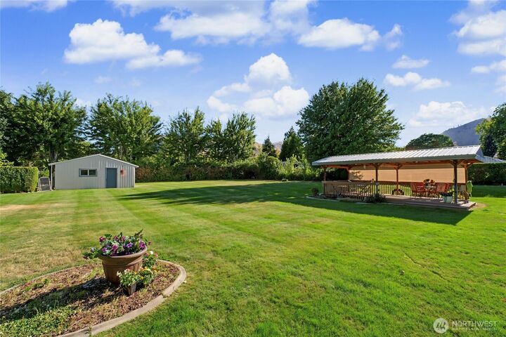 Property Photo: 1313 Castlerock Avenue WA 98801