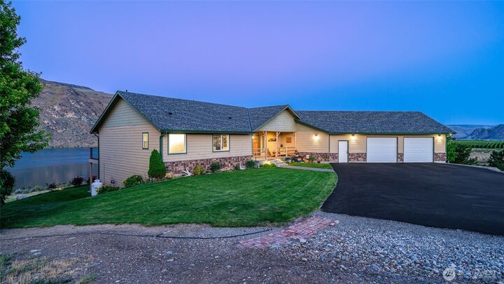 Property Photo:  152  Starr Road  WA 98846 