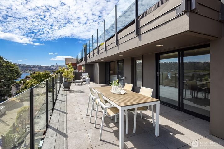 Property Photo:  2040  Waverly Place N 302  WA 98109 