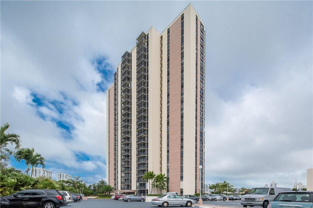 Property Photo: 20379 W Country Club Drive W 638 FL 33180